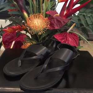 American Eagle outfitters black thong sandals